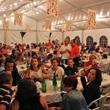 Spanier unter sich  Wie hier mitten im Sommer beim Festival Folclórico in Colombres machen sich ausländische Besucher rar. Von den elf Millionen Touristen aus Deutschland, die jedes Jahr nach Spanien reisen, findet weniger als ein halbes Prozent den Weg nach Asturien.