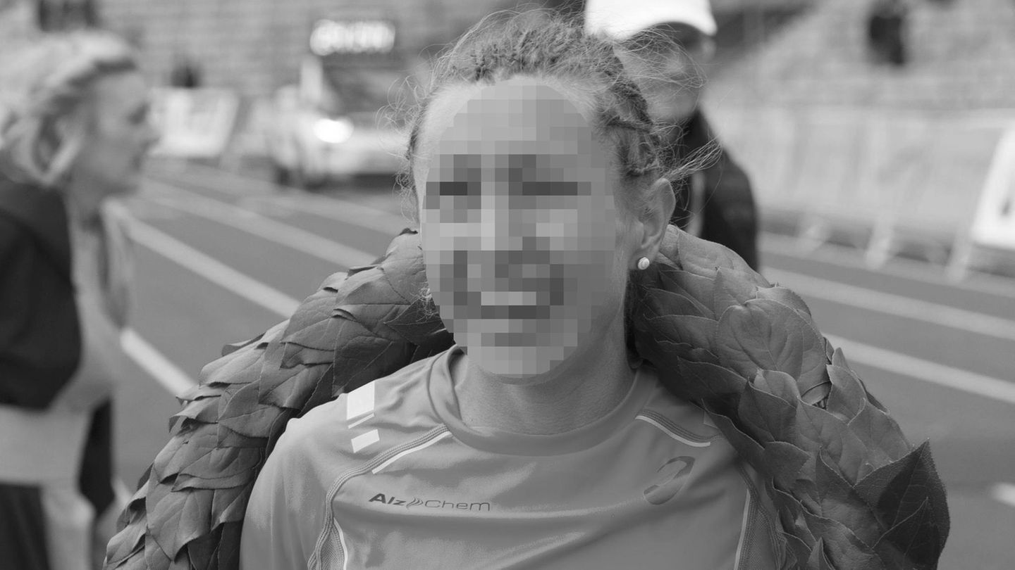 Julia V. im Ziel des Marathon München 2015