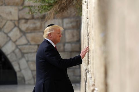 US-Präsident Donald Trump steht vor der Klagemauer in Altstadt von Jerusalem