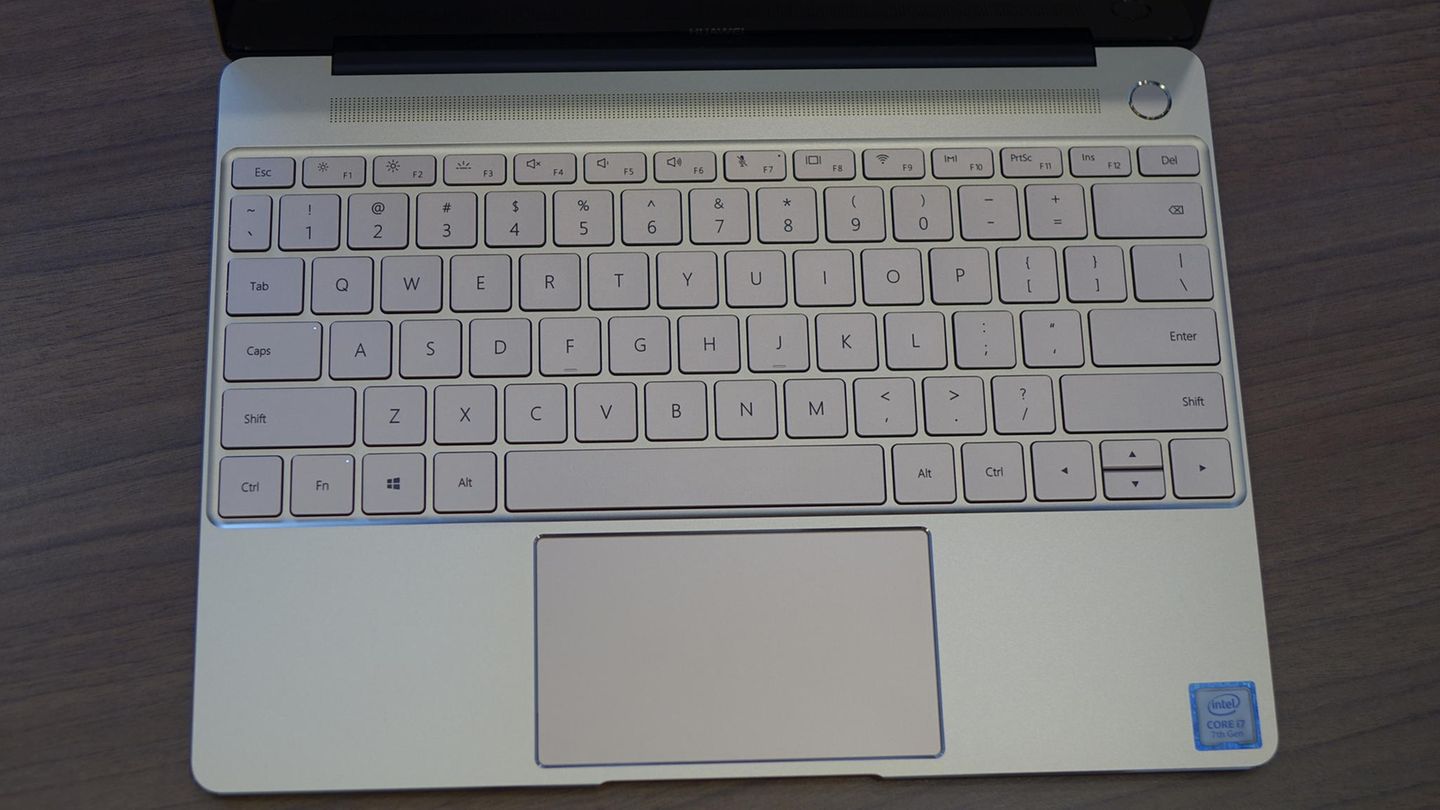 Das Matebook X hat eine FullSize-Tastatur.