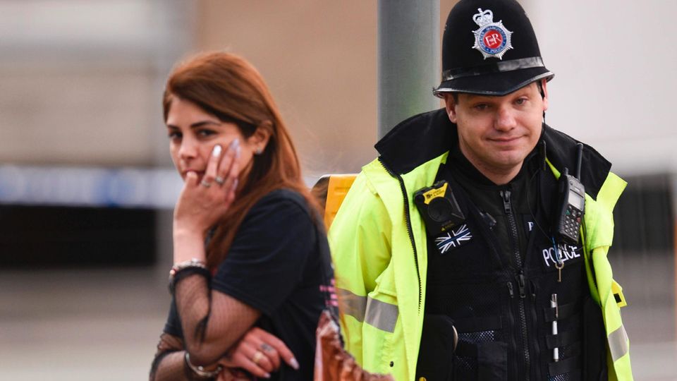 Nach dem Anschlag auf die Konzertarena in Manchester erheben Besucher schwere Vorwürfe.