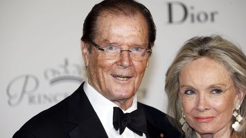 Roger Moore mit seiner Ehefrau Cristina Tholstrup
