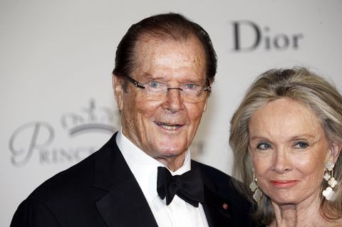 Roger Moore mit seiner Ehefrau Cristina Tholstrup