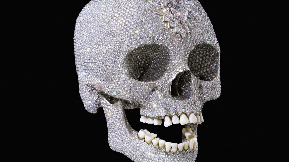 Damien Hirst bei Biennale 2017: Hirsts Totenkopf "For the Love of God" von 2007 hatte einen Verkaufspreis von 50 Millionen Pfund. Hirsts Totenkopf "For the Love of God" von 2007 hatte einen Verkaufspreis von 50 Millionen Pfund.
