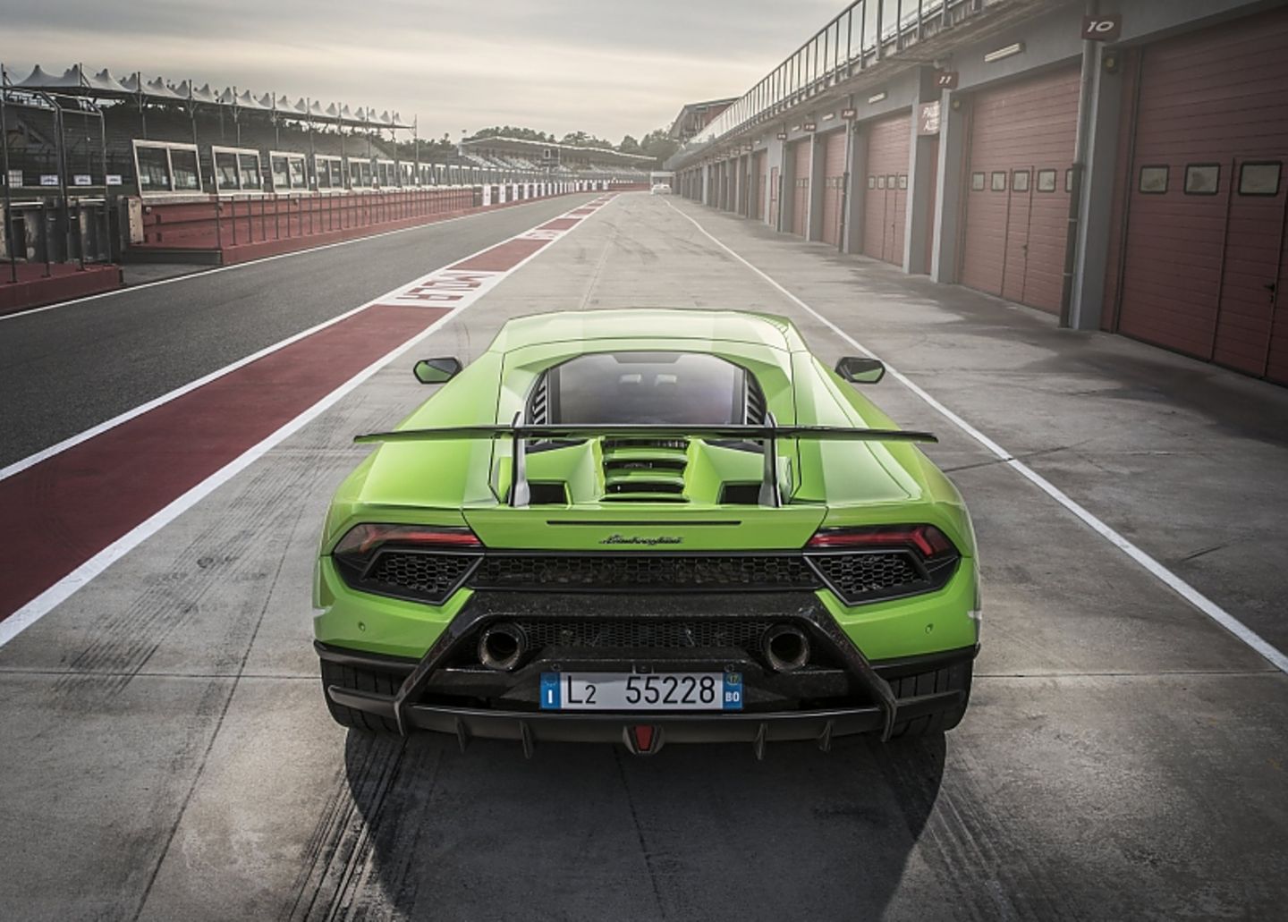 Lamborghini Huracan Performante - 1,4 Tonnen schwer