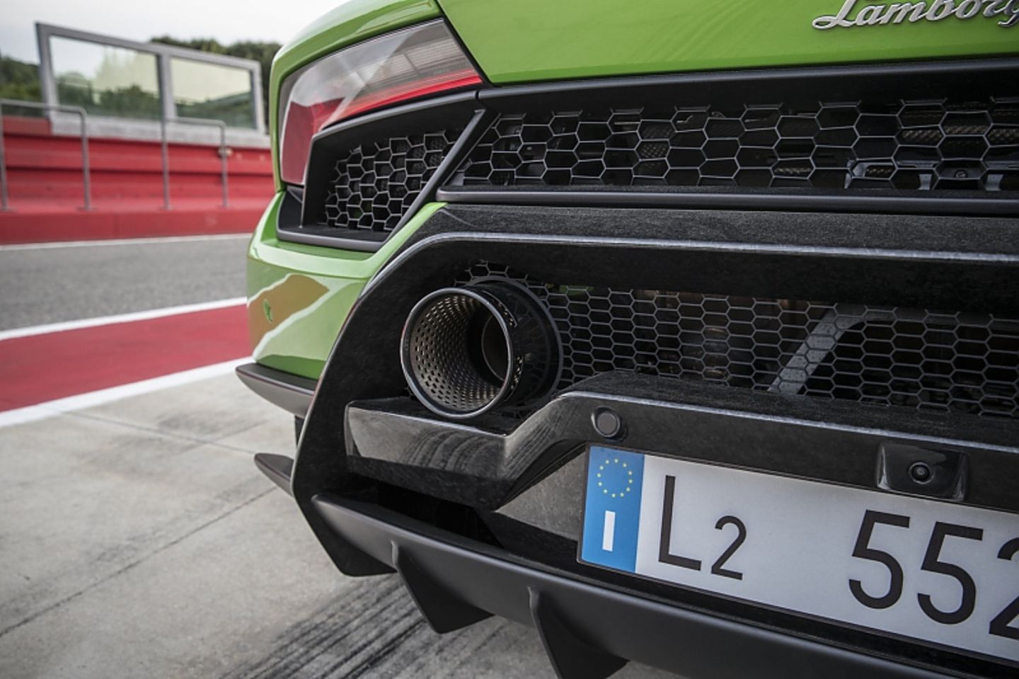 Lamborghini Huracan Performante - Dauerfeuer aus der Auspuffanlage