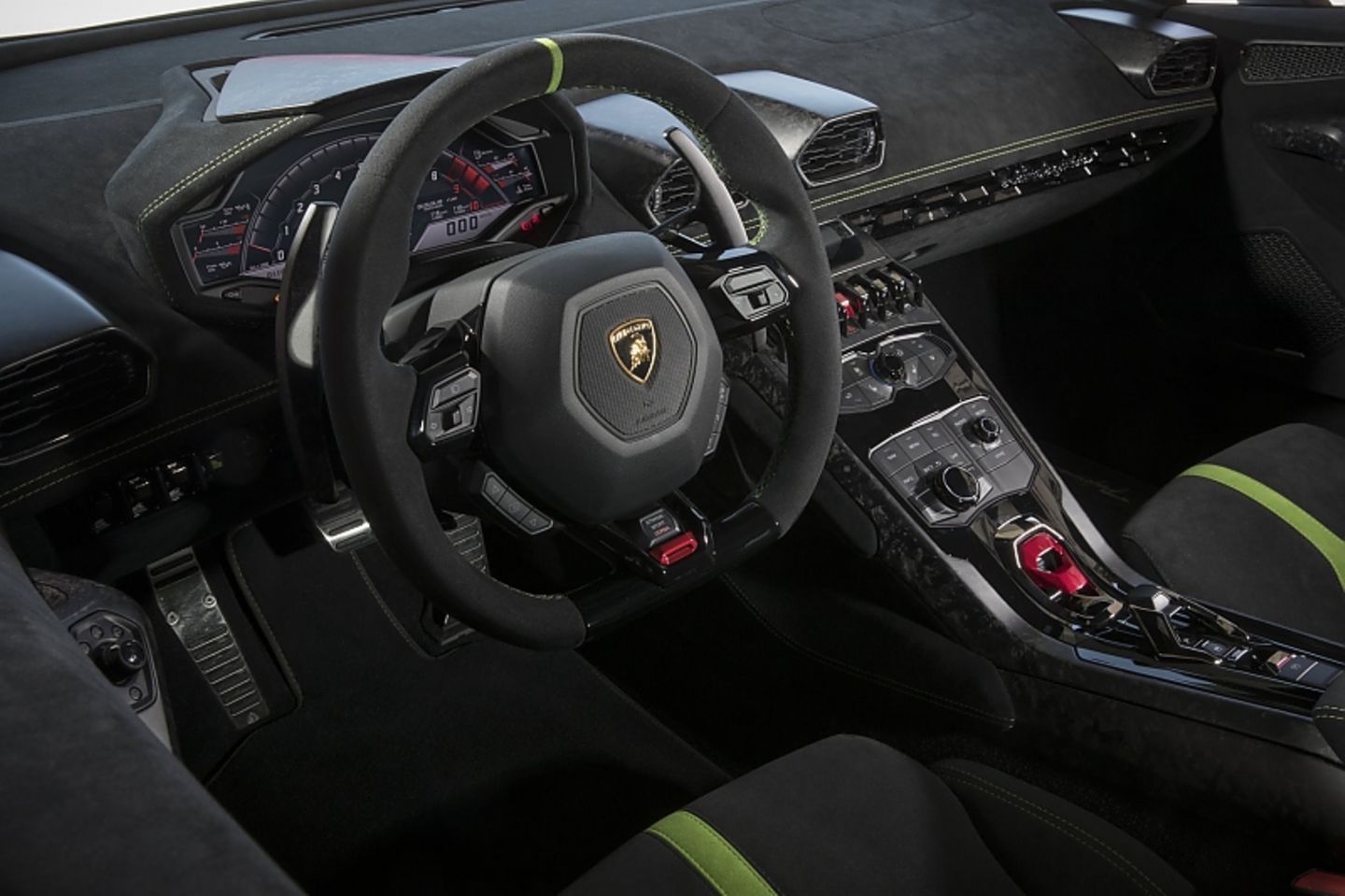 Das Cockpit des Lamborghini Huracan Performante