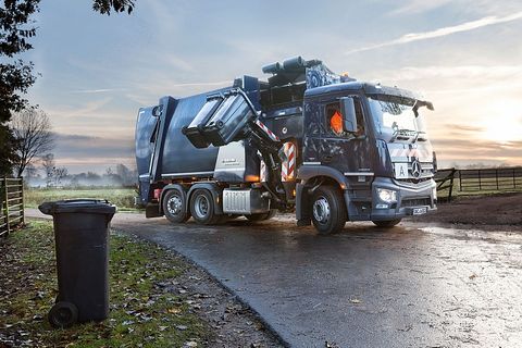 Der Faun Sidepress C1100 wirkt wie ein Gigant der Straße.