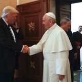 Ein Handschlag zur Begrüßung: US-Präsident Donald Trump hat Papst Franziskus im Vatikan besucht
