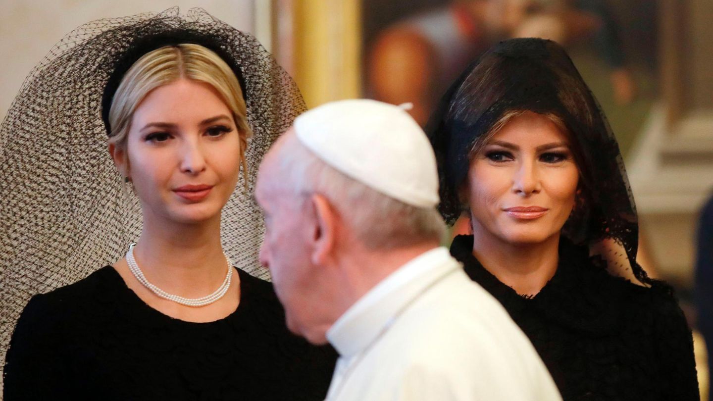 First Lady Melania Trump (47) (r.) und Donald Trumps Tochter Ivanka (35) bei Papst Franziskus