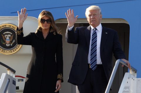Ankunft in Italien: Sie hat es wieder getan: Melania verweigert Donald Trumps Hand