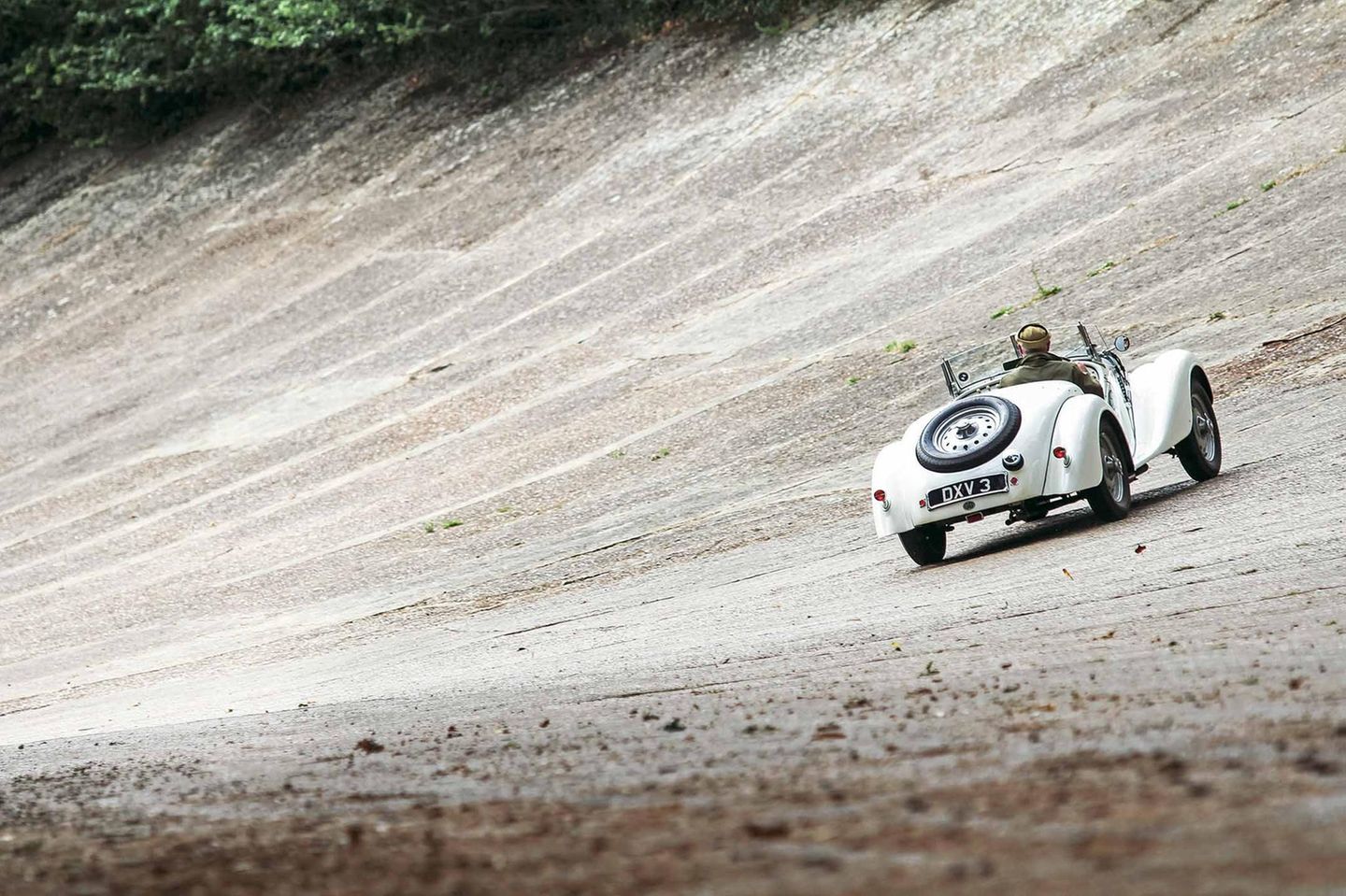 "Leider konnte mein Vater nie die Autos sehen, die ich inzwischen beisammen habe", bedauert Sammler Frazer Nash - hier im BMW 328.