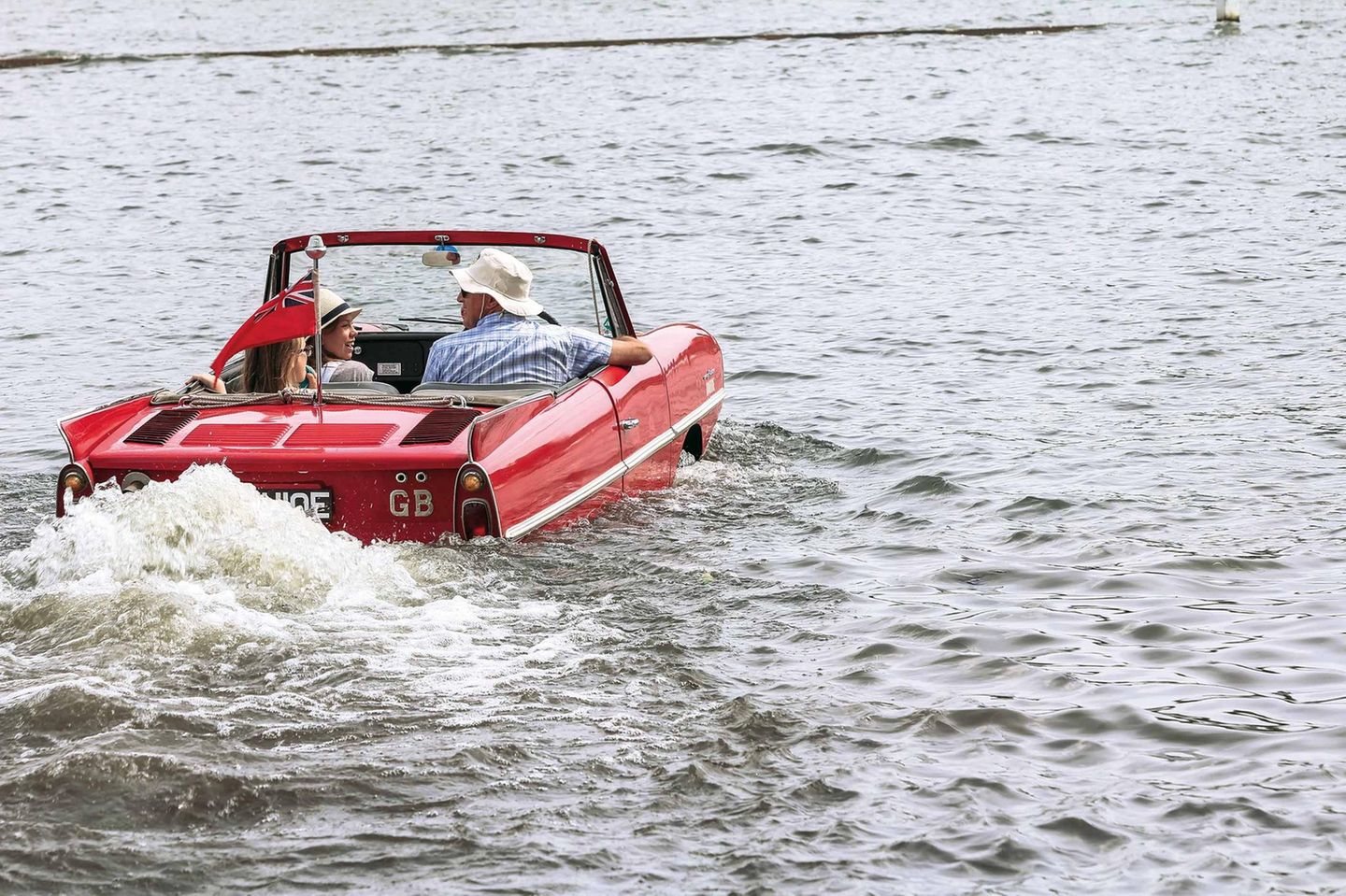 Richard Wood brach seine Hochzeitsreise ab, um das Amphicar auf einer Auktion zu ersteigern.