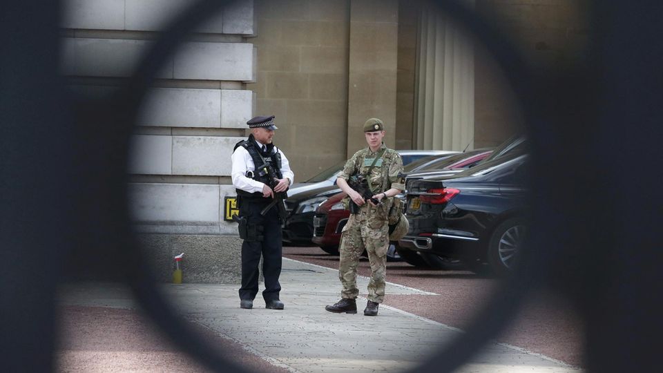 Sicherheitskräfte überall: Nach dem Anschlag herrscht in Großbritannien höchste Terrorwarnstufe.