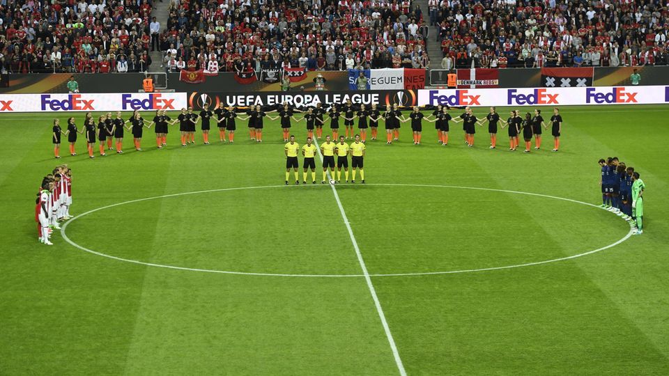 Im Gedenken an die Opfer des Anschlags von Manchester gab es vor dem Finale eine Schweigeminute Im Gedenken an die Opfer des Anschlags von Manchester gab es vor dem Finale eine Schweigeminute