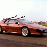 Lotus Esprit Turbo mit Skiträgern aus dem Film "In tödlicher Mission" (Foto Lotus Cars)