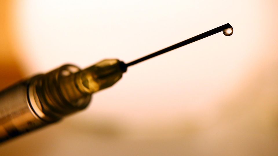 Ein Spritze mit Impfstoff (Symbolbild)