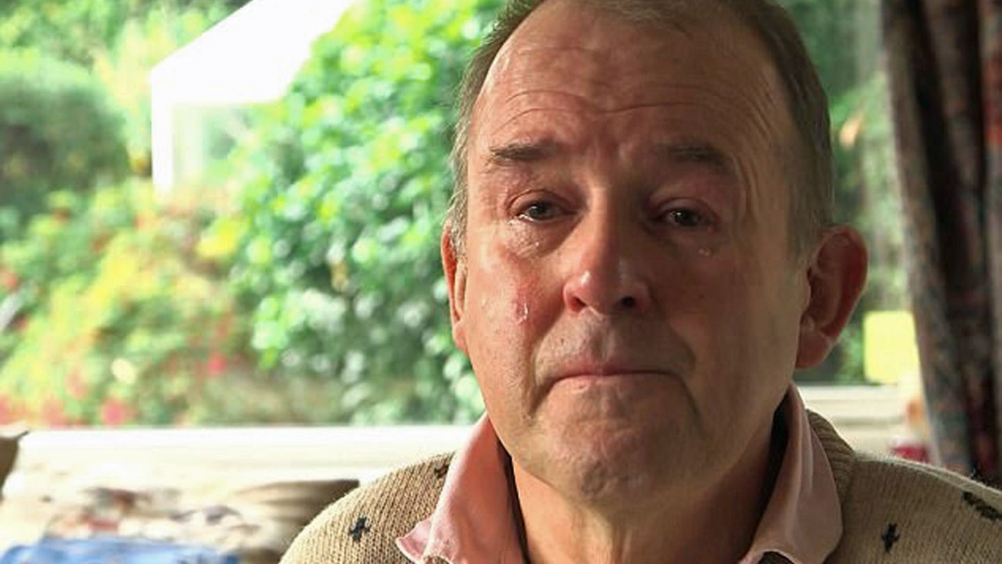Nach dem Tod seiner Tiere ist Jonathan Theobold ein gebrochener Mann.