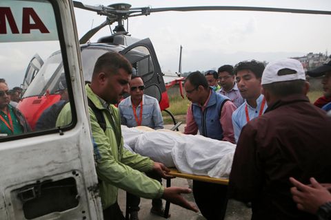 Bei dem Absturz der Let L-410 in Nepal kamen der Pilot und Kopilot ums Leben. Die Flugbegleiterin schwebt nicht mehr in Lebensgefahr.