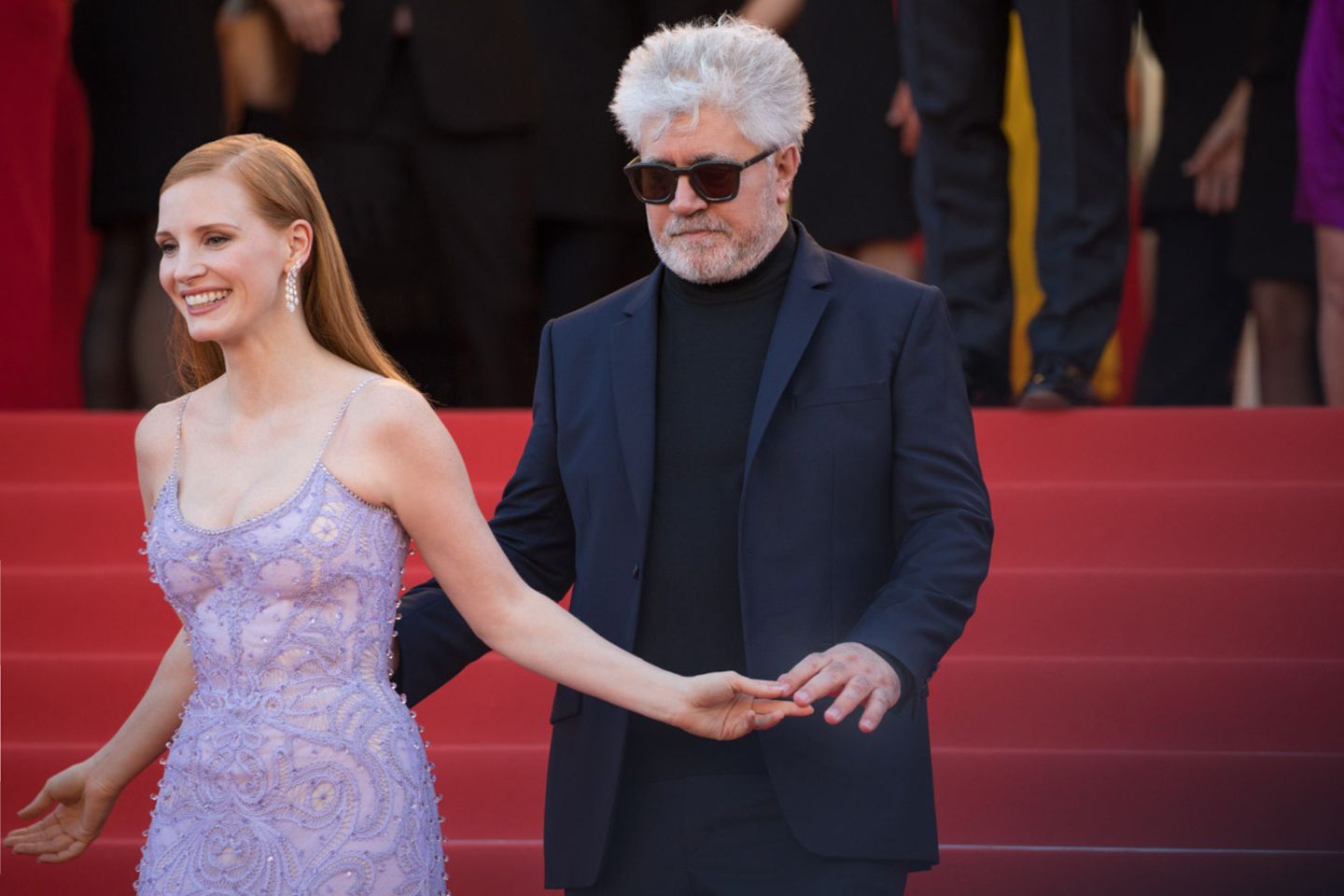 Der spanische Regisseur Pedro Almodóvar (r.) ist der Präsident der Jury des 70. Internationalen Filmfestivals in Cannes. Der Filmemacher gilt als der erfolgreichste spanische Regisseur der Gegenwart. Vorne: die US-Schauspielerin Jessica Chastain.