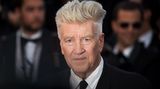 Kultregisseur David Lynch zeigt sich auch auf dem roten Teppich. In Cannes ist er ein alter Bekannter. Bereits 1990 gewann er mit “Wild at Heart” die Goldene Palme, 2001 teilte er sich für “Mulholland Drive” den Regiepreis mit den Coen-Brüdern. Mittlerweile dreht er keine Kinofilme mehr.