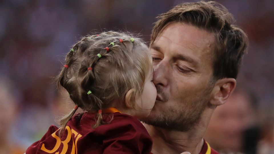 Der Abschied von Francesco Totti (mit seiner Tochter) geriet zum tränenreichen Abschied einer Legende