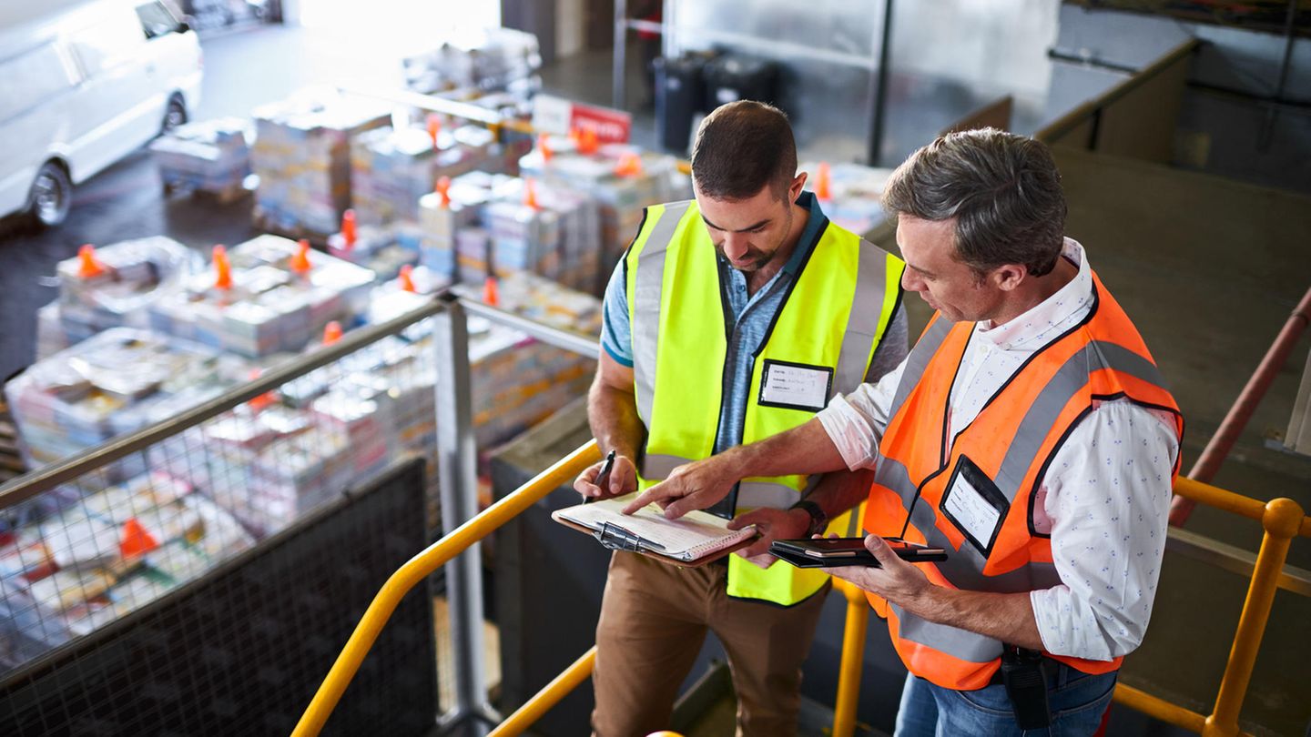 Für viele kein Herzensjob: 27 Prozent der Auszubildenden in Transport und Logistik machen den Job, obwohl sie ihre persönlichen Interessen nicht einbringen können. Die Gehaltszufriedenheit liegt im Mittelfeld.