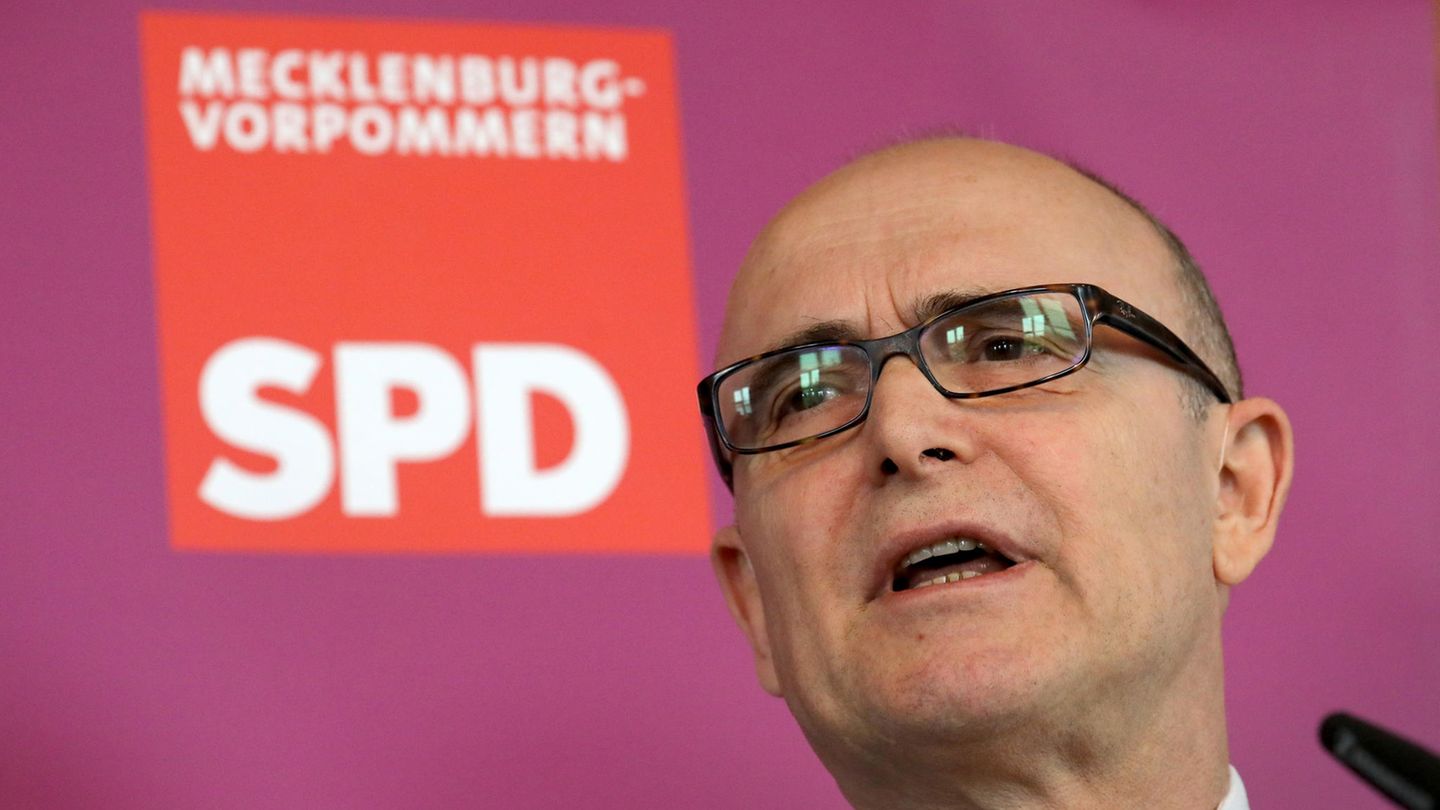 Erwin Sellering, Ministerpräsident von Mecklenburg-Vorpommern, tritt wegen Krebs-Erkrankung zurück
