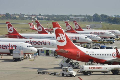 Maschinen von Air Berlin stehen auf dem Flughafen Tegel
