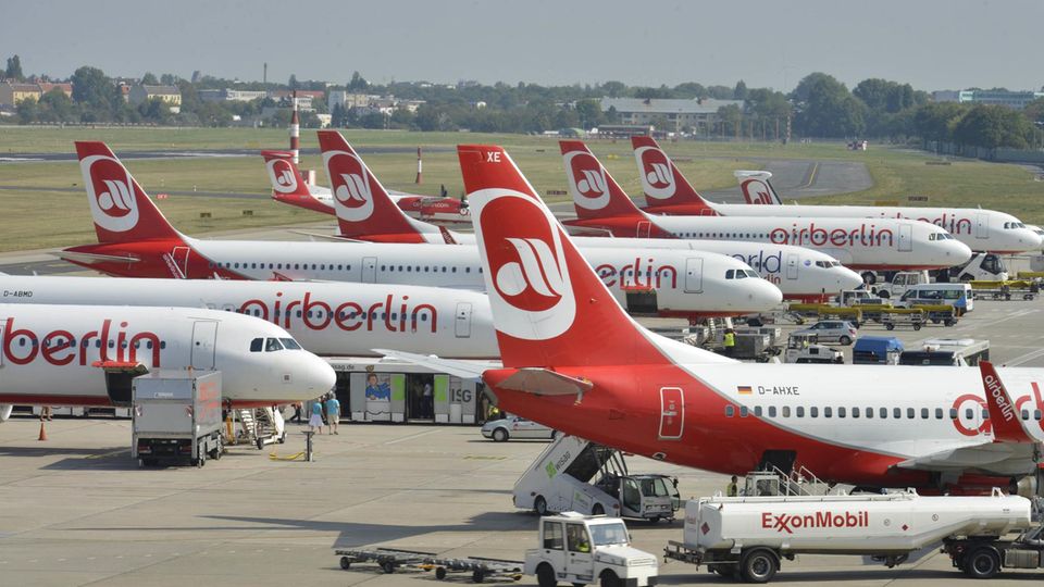 Maschinen von Air Berlin stehen auf dem Flughafen Tegel