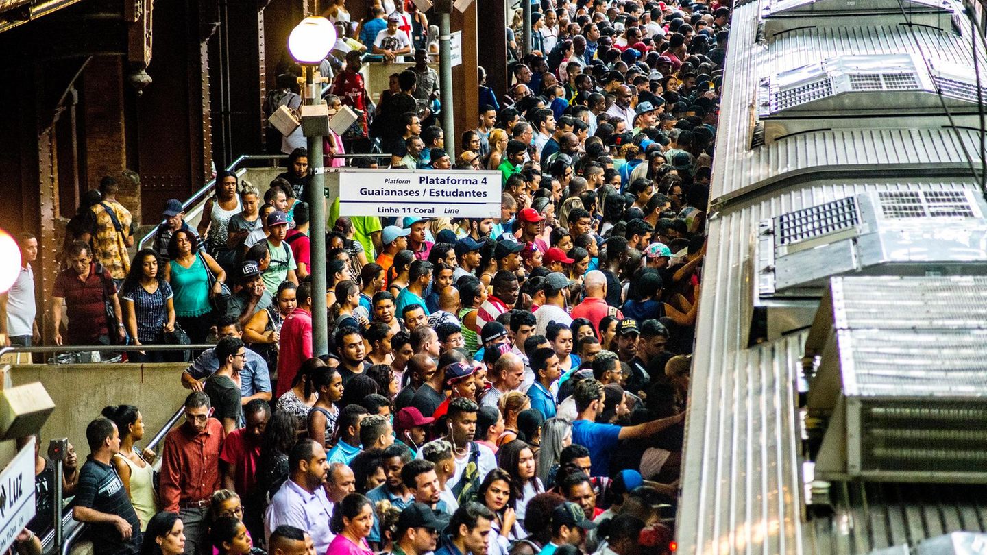São Paulo in Brasilien  Täglich an der Belastungsgrenze: Das U-Bahn-Netz in der brasilianischen Metropole besteht aus fünf Linien und befördert täglich mehr als drei Millionen Passagiere. Weitere Strecken sind im Bau.