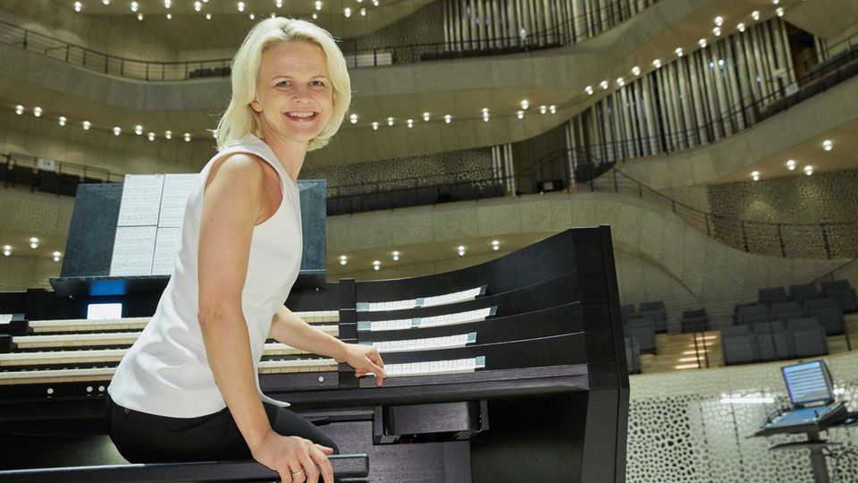 Iveta Apkalna, die Titularorganistin der Elbphilharmonie