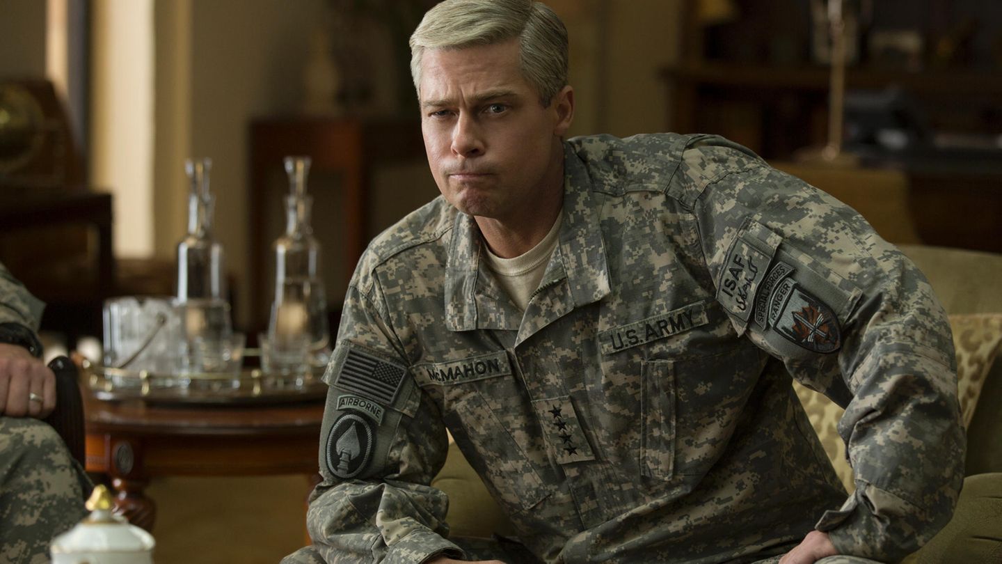 Brad Pitt in "War Machine"
