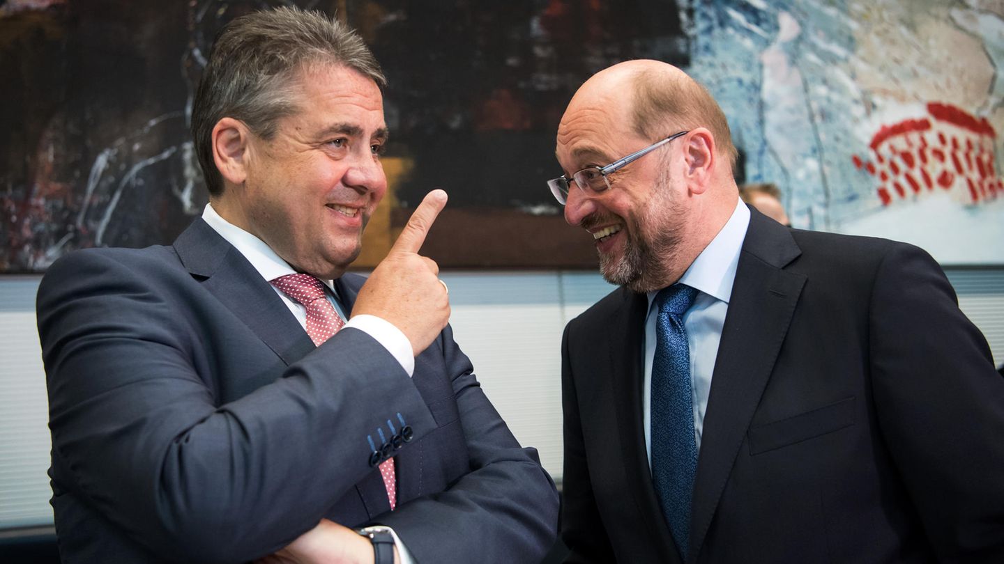 Sigmar Gabriel und Martin Schulz im vergnügten Gespräch