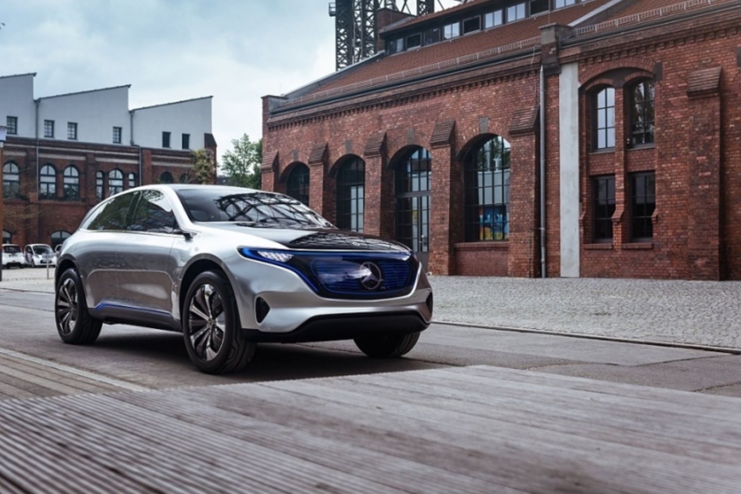 Mercedes schickt 2019 ein E-SUV namens "EQC" ins Rennen