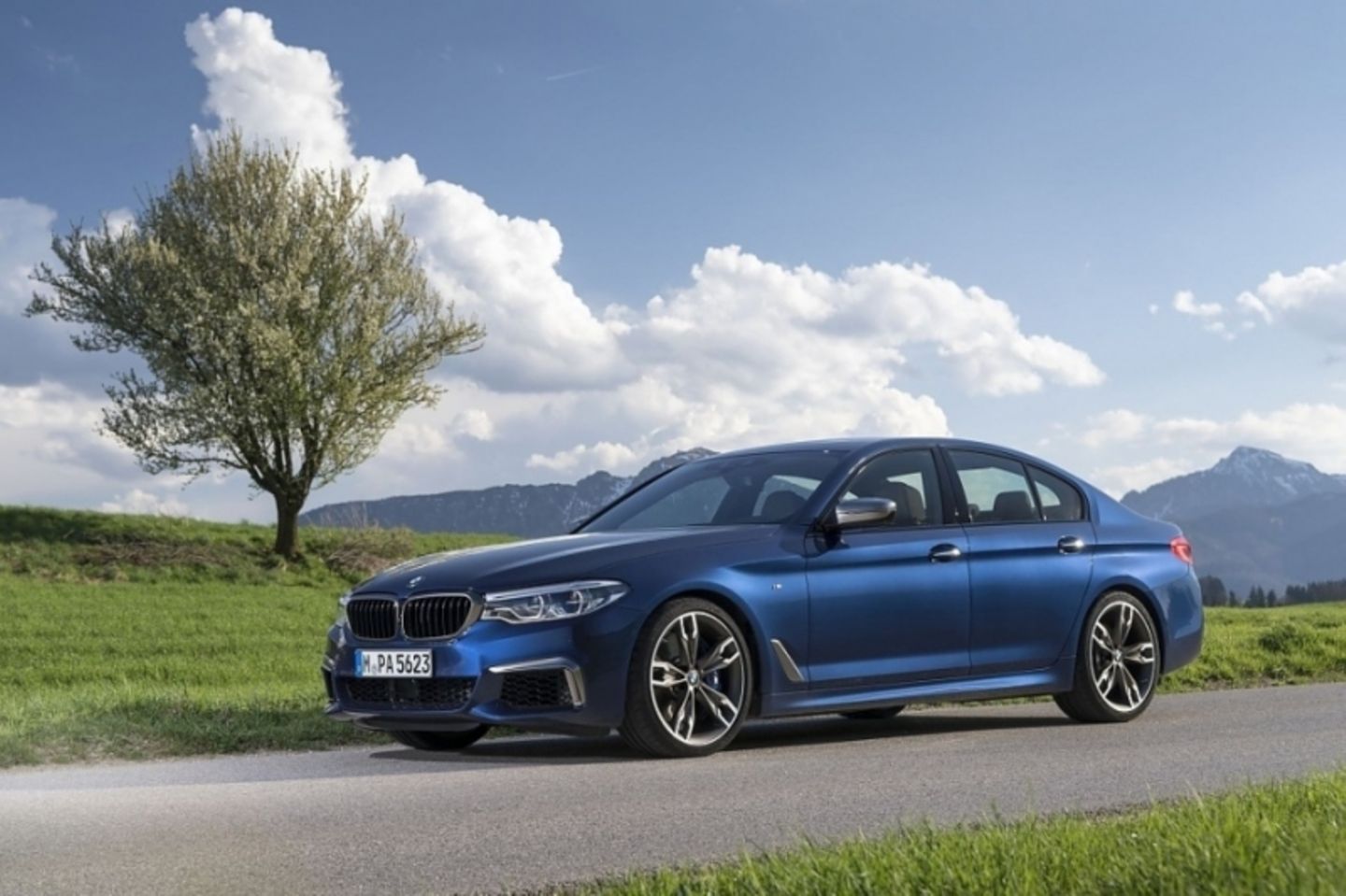 Beim 5er BMW erreichen die Assistenzsysteme nicht das Nveau der E-Klasse