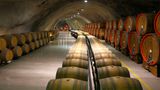 In diesem Stollensystem in Montengegro wurden einst Flugzeuge geparkt. 1999 wurde die Anlage von West-Staaten mehrfach bombardiert. Nun lagert hier Wein.