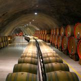 In diesem Stollensystem in Montengegro wurden einst Flugzeuge geparkt. 1999 wurde die Anlage von West-Staaten mehrfach bombardiert. Nun lagert hier Wein.