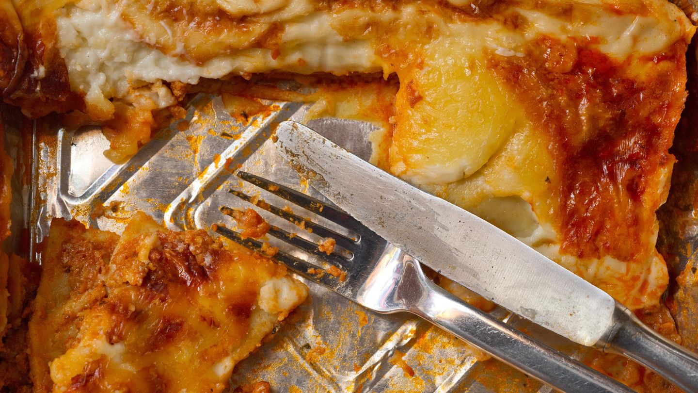 Saure Lebensmittel mit passierten Tomaten lösen Aluminiumionen aus den Schalen