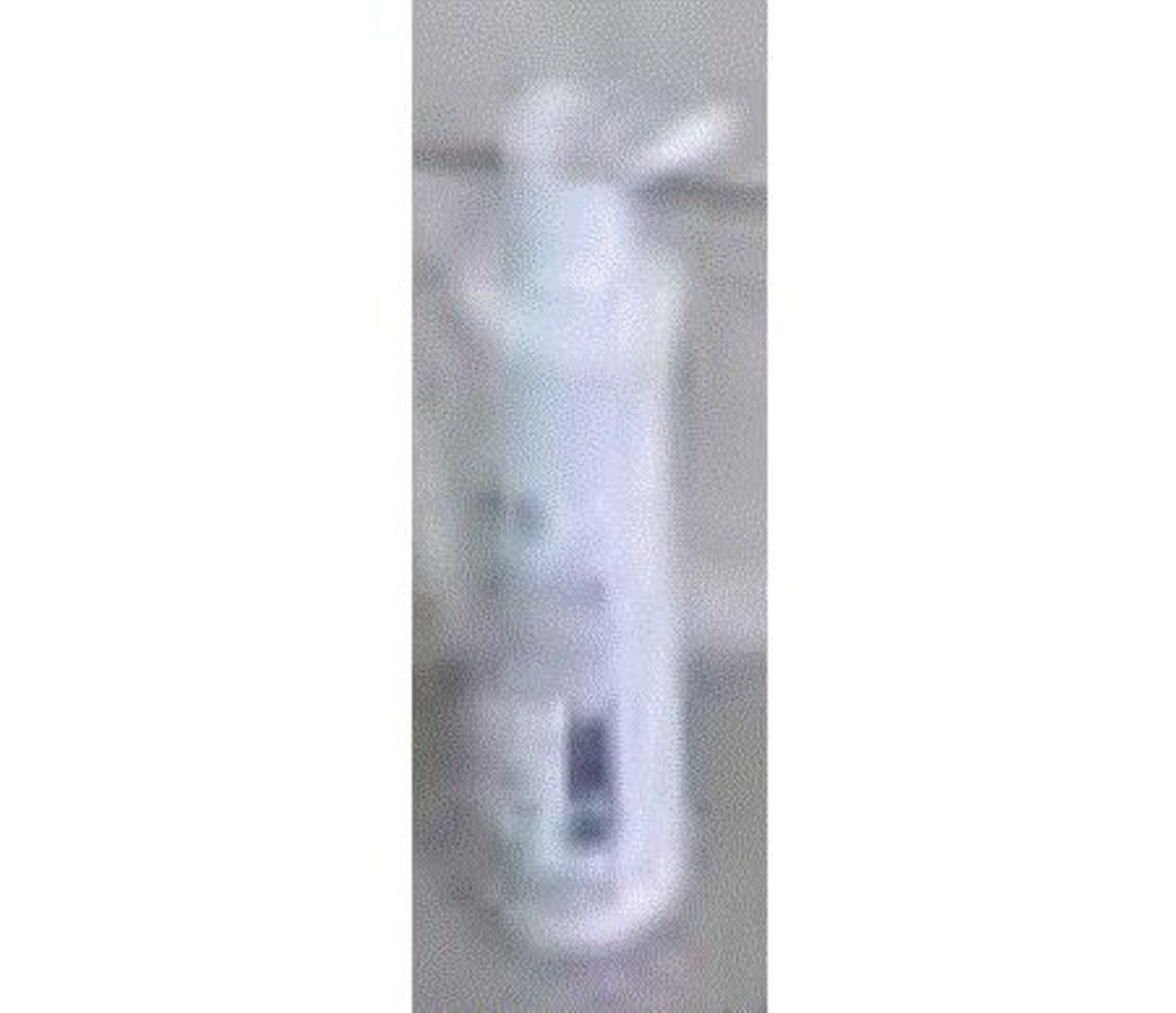 Diese Aufnahme zeigt eine Flasche, vielleicht ein Körperflegeprodukt: Europol fragt: Was ist das genau?