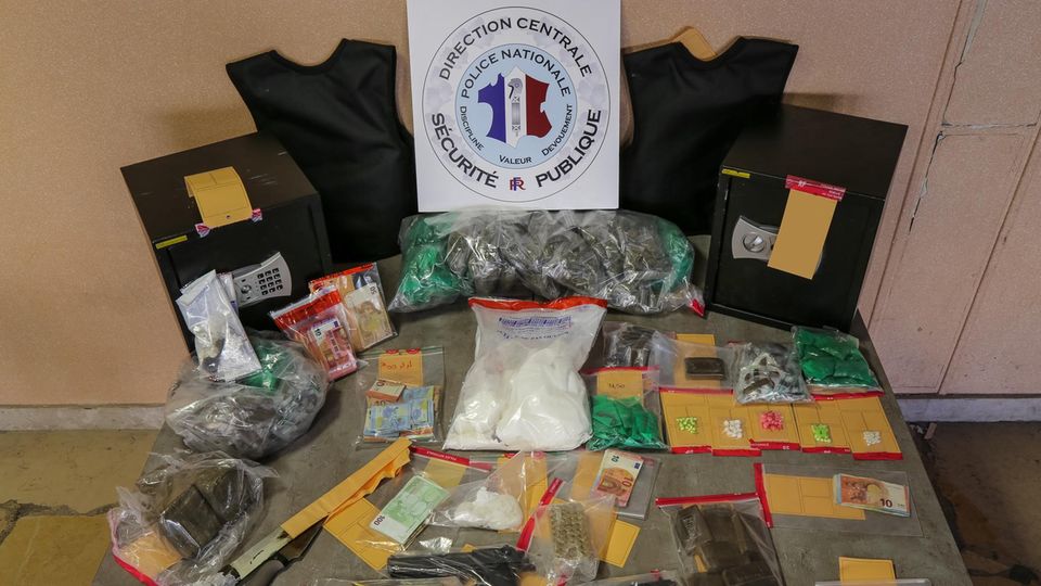 Drogenkrieg in Marseille: Das konfiszierte Lager eines Drogenclans – unter anderem 1,2 Kilo Kokain. Das konfiszierte Lager eines Drogenclans – unter anderem 1,2 Kilo Kokain.