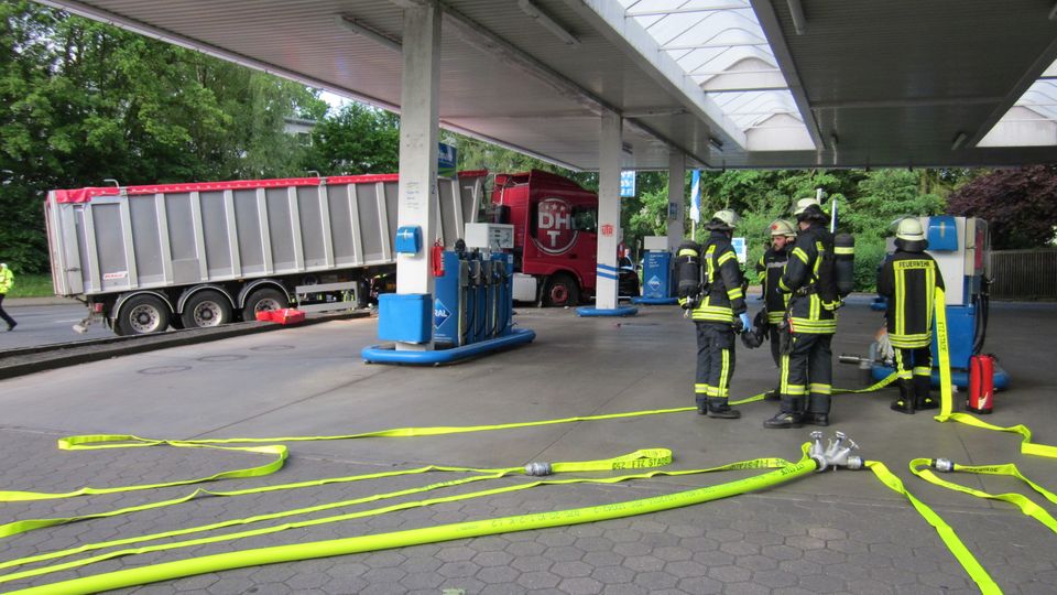 nachrichten deutschland - Lastzug tankstelle buxtehude