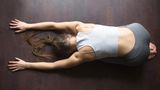 Bewegung  Während sich einige Frauen während der Periode Ruhe gönnen, setzen andere auf leichten Sport - zum Beispiel Yoga oder Ausdauersport wie Joggen. Als Faustregel gilt: Erlaubt ist, was gut tut. 