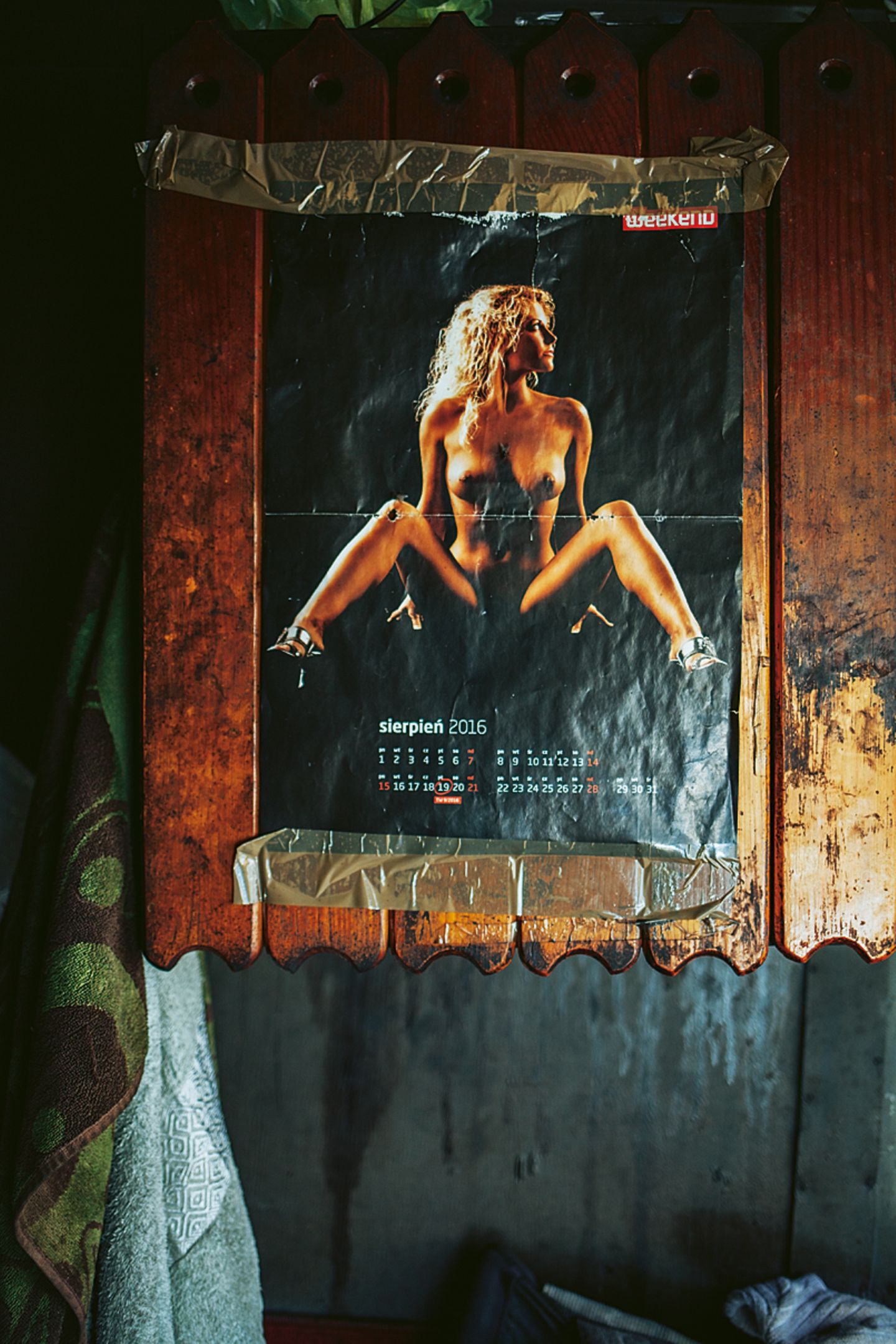 Der Pin-up-Kalender stammt aus dem vergangenen Jahr und ist ein Versuch, die Baracken zu verschönern