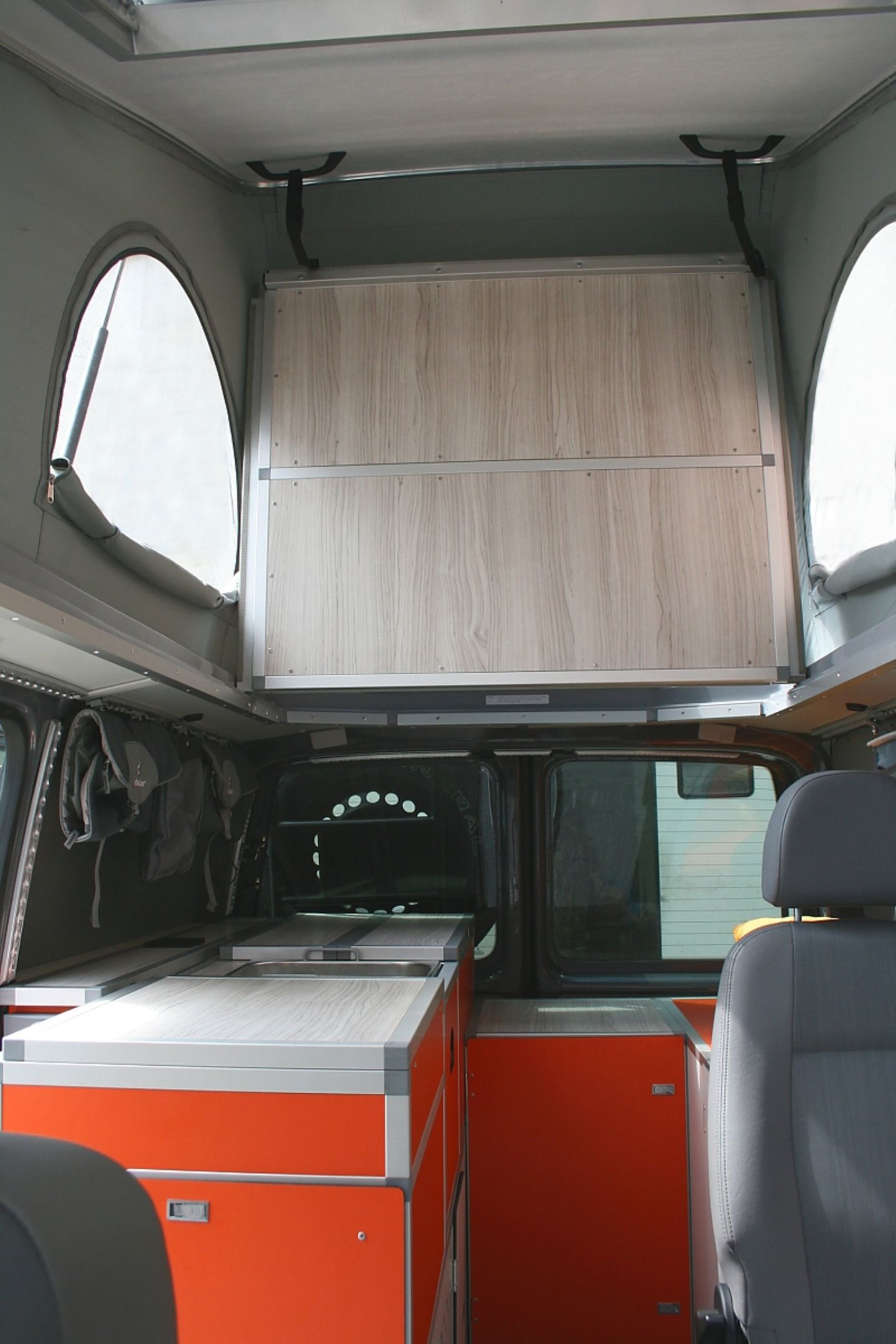 VW T6 Terracamper - das Dach klappt sich hier nach hinten aus