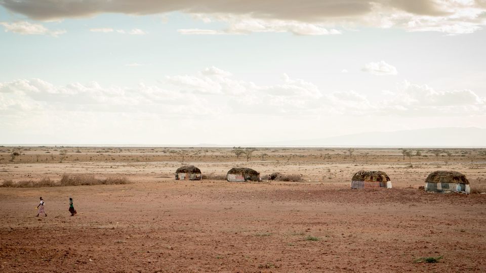 Typische Siedlung (Manyatta) der Gabra bei Maikona im Norden von Kenia (Marsabit County). Der letzte Regen liegt fast ein Jahr zurück. 