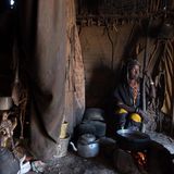 Typische Feuerstelle in einem Gabra-Zelt. 