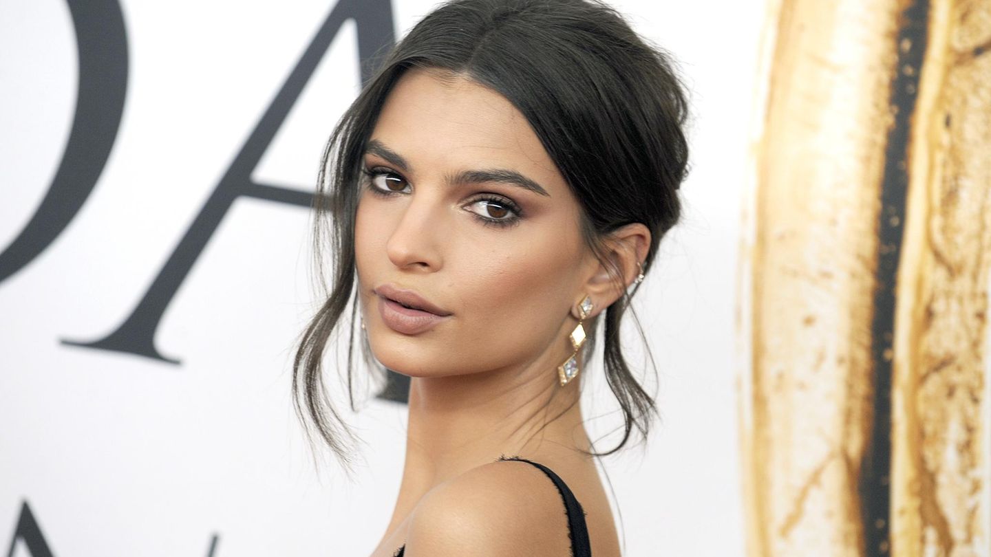 Emily Ratajkowski - Instagram - nackt