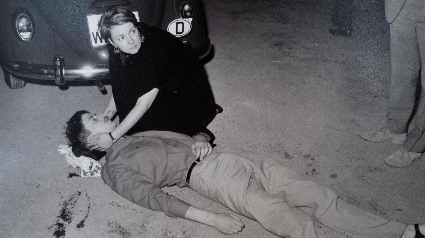 2. Juni 1967: Student Benno Ohnesorg verblutet nach tödlichen Polizeischüssen