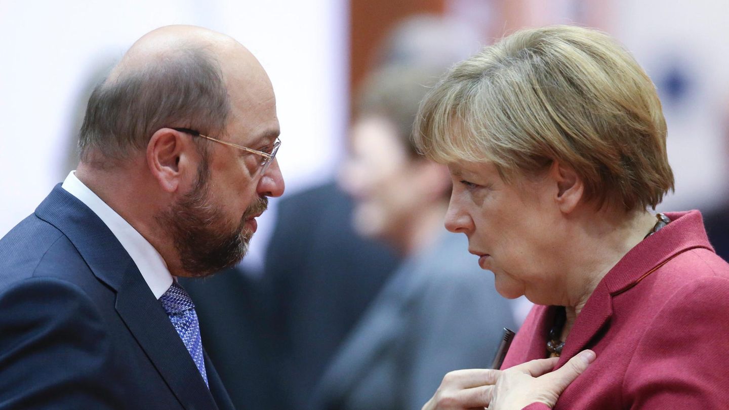 Martin Schulz und Angela Merkel stehen sich gegenüber